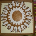 Mandala-Tulipántos-cseppes, Dekoráció, Esküvő, Ünnepi dekoráció, Mézeskalácssütés, Mézeskalácsból készült mandala, tulipánokkal körülrakva. Különleges ajándék névnapra, születés napra..., Meska