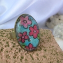vidám ovál gyűrű apró mosolygó virágokkal, Ékszer, óra, Gyűrű, Decoupage, szalvétatechnika, Ékszerkészítés, Ezt a gyűrűt textil (pamut) és átlátszó, domború üveglencse felhasználásával készítettem.

A gyűrű (..., Meska