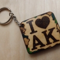 I LOVE AK kulcstartó fegyver rajongóknak, Férfiaknak, Mindenmás, Kulcstartó, Furcsaságok, Famegmunkálás, Festett tárgyak, Egy újabb színes dolog:
egy airsoft kedvelő ismerősöm számára készült ez a kulcstartó, mely kedvenc ..., Meska