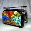 REKREDENC - mozaikkal díszített kenyérpirító, Konyhafelszerelés, Dekoráció, Otthon, lakberendezés, Mindenmás, Üvegművészet, Mozaik technikával kicsinosított vadonatúj kenyérpirító, melegen tartó tálcával. Egyedi, dekoratív k..., Meska