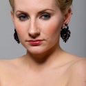 \'Matyó rózsa\'  fülbevaló, Ékszer, óra, Fülbevaló, Piercing, testékszer, Népi motívumos, organikus, kézzel faragott fülbevaló.
Anyaga: fa. Eklektikus, vagány darab, a modern..., Meska