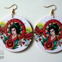 Ed Hardy mintás fülbevaló, Ékszer, óra, Fülbevaló, Famegmunkálás, Decoupage, szalvétatechnika, 6 cm átmérőjű fa korongra készült fülbevaló.

Ed Hardy mintás fülbevaló.

Decoupage technikával kész..., Meska