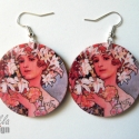 Mucha fülbevaló, Ékszer, óra, Fülbevaló, Famegmunkálás, Decoupage, szalvétatechnika, 4 cm átmérőjű fa korongra készült fülbevaló.

Alfons Mucha egyik alkotásának részlete található rajt..., Meska