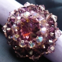 Enigma fűzött swarovski gyűrű , Ékszer, óra, Gyűrű, 3 és 4 mm-es swarovski gyöngyök fognak közre egy 14 mm-es swarovski rivolit. Különleges, csillogó gy..., Meska