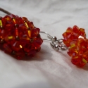 Ősz  - fűzött swarovski ékszerszett, Ékszer, óra, Ékszerszett, Fülbevaló, Medál, Kör alakú medál, kicsi gömb fülbevalóval. Az ősz narancsos vöröses színeit tükrözi ez a csillogó éks..., Meska