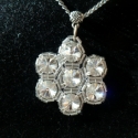 Flower - fűzött swarovski medál, Ékszer, óra, Medál, 8 mm-es swarovski kristályokat foglaltam be virág alakzatba. Egyedi és különleges kiegészítője is le..., Meska