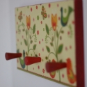 Madárkás-tulipános 3 akasztós fogas, Otthon, lakberendezés, Bútor, Falikép, Polc, Decoupage, szalvétatechnika, Famegmunkálás, A legkisebb gyerekem most 3 éves..jön a hideg, és egyre több mindent kell magára felhúznia, aztán pe..., Meska