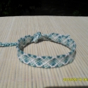 Rombuszmintás csomózott karkötő, Ékszer, óra, Karkötő, Csomózás, A karkötő hossza: 15,4 cm
Szélessége: 1 cm
A megkötők 7 cm - esek, Meska
