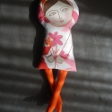 Virágos lányka, Játék, Baba, babaház, Plüssállat, rongyjáték, Baba-és bábkészítés, Hímzés, Ez a baba 43 cm magas a fejénél 15 cm széles saját tervezésű puha textilfigura.
Arca kézzel hímzett ..., Meska