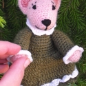 Cini Mini - amigurumi, Baba-mama-gyerek, Játék, Plüssállat, rongyjáték, Baba játék, Horgolás, Varrás, Horgolt egér kislány.
Keresi szerető kisgazdáját ez a bájos egérlány. 
30 fokon mosható.
Mérete: 17c..., Meska