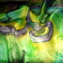 Triskele selyemkendő rendelhető hasonló, Otthon, lakberendezés, Ruha, divat, cipő, Dekoráció, Kendő, sál, sapka, kesztyű, Selyemfestés, 55x55 cm hernyóselyem kendő

Fényes türkiz kontúrral készült ez a kis selyemkendő. A triskele druida..., Meska