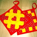 Edényfogók párban, Konyhafelszerelés, Dekoráció, Otthon, lakberendezés, Edényfogó, Varrás, Patchwork, foltvarrás, Foltvarrással készült konyhai edényfogók.
Méretei: 21x21cm.

Az ár 2 db-ra vonatkozik., Meska