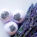 Levendulás aromaterápiás fürdőbomba (3x75-85 gr), Szépségápolás, Kozmetikum, Szappan, tisztálkodószer, Fürdősó, habfürdő, Mindenmás, Szappankészítés, Kényeztető, bőrnyugtató, és frissítő fürdőbomba, amely képzeletben a tihanyi  levendulamezőre repít...., Meska