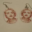Madonna laminált fülbevaló, Ékszer, óra, Fülbevaló, Ékszerkészítés, Fotó, grafika, illusztráció, Laminálással készült ez a fülbevaló Madonna kedvelőinek!

Mindkét oldala fotó.

Mérete:4x2,5cm..., Meska