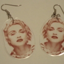 Madonna laminált fülbevaló, Ékszer, óra, Fülbevaló, Ékszerkészítés, Fotó, grafika, illusztráció, Laminálással készült ez a fülbevaló Madonna kedvelőinek!

Mindkét oldala fotó.

Mérete:4x2,5cm..., Meska