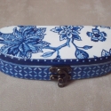 Kék virágos szemüvegtok vagy tolltartó, Otthon, lakberendezés, Tárolóeszköz, Doboz, Decoupage, szalvétatechnika, Festett tárgyak, Decoupage technikával készítettem ezt a mutatós kis dobozt, melyet szemüvegtokként vagy tolltartókén..., Meska