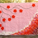 Rózsaszín indás takaró, Képzőművészet , Otthon, lakberendezés, Textil, Lakástextil, Patchwork, foltvarrás, Varrás, Kézzel és géppel varrt patchwork takaró. A négyzetek és az indák kézzel vannak hozzávarrva az alapho..., Meska