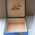 Kincsesdoboz békakirályfival, Játék, Baba-mama-gyerek, Gyerekszoba, Tárolóeszköz - gyerekszobába, Festett tárgyak, Decoupage, szalvétatechnika, 16 x 16 x 8 cm-es rekesz nélküli doboz.

Királylányoknak különösen ajánljuk, hiszen a béka a csók ut..., Meska