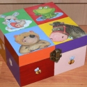 Állatkás doboz, Játék, Baba-mama-gyerek, Gyerekszoba, Tárolóeszköz - gyerekszobába, Festett tárgyak, Decoupage, szalvétatechnika, 15 x 15 x 8 cm-es 4 rekeszes doboz.

Nyuszi, béka, maci, paci, méhecske...

Budapest területén a sze..., Meska