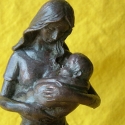Anya gyermekkel, Baba-mama-gyerek, Dekoráció, Képzőművészet , Szobor, Fémmegmunkálás, Kőfaragás, Gyermekét meghitten ölelő anya szobor. 
Kedves ajándék gyermek születésekor az édesanya számára, és ..., Meska