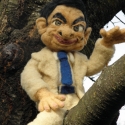 Mr Bean Kirándul..., Játék, Képzőművészet , Játékfigura, Illusztráció, Baba-és bábkészítés, Nemezelés, Elkészült az első darab a Színész Karikatúra sorozatomból. Mr Bean tűnemeteléssel készült. 60 cm mag..., Meska