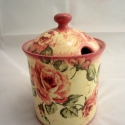 Rózsás porcelán cukortartó, Konyhafelszerelés, Otthon, lakberendezés, Fűszertartó, Kaspó, virágtartó, váza, korsó, cserép, Festett tárgyak, Decoupage, szalvétatechnika, A porcelán cukortartót akrilfestékkel és szalvétával tettem vidám, romantikus hangulatúvá. Több réte..., Meska