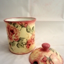 Rózsás porcelán cukortartó, Konyhafelszerelés, Otthon, lakberendezés, Fűszertartó, Kaspó, virágtartó, váza, korsó, cserép, Festett tárgyak, Decoupage, szalvétatechnika, A porcelán cukortartót akrilfestékkel és szalvétával tettem vidám, romantikus hangulatúvá. Több réte..., Meska