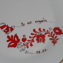 Magyar motívumos készlet , Konyhafelszerelés, Dekoráció, Kerámia, 4 részből álló porcelán felnőtt készlet,magyar népi motívummal festve.
A neveket és dátumot természe..., Meska