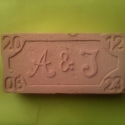Ajándéknak monogram téglába faragva szülinap, névnap alkalmából, Otthon, lakberendezés, Falikép, Utcatábla, névtábla, Kőfaragás, Kerámia, 
Lepd meg szeretteidet faragott téglával, amin az ő nevük szerepel, és biztos sikert könyvelhetsz el..., Meska