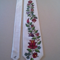 Kalocsai mintás nyakkendő, Férfiaknak, Magyar motívumokkal, Selyemfestés, 100% selyem nyakkendő.
Elegáns,különleges viselet minden alkalomra.
A selymes fényű fehér háttér és ..., Meska