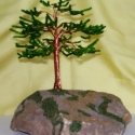 Gyöngybonsai, Dekoráció, Otthon, lakberendezés, Karácsonyi dekoráció, Ezeket a fákat rendelésre készítem,1500-2000 fűzőgyöngyből.
100-150 drót szálra. Nagyobb kőbe ragasz..., Meska