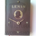 Egy elvtárs, akin nem fog az idő aranyfoga - falióra Lenin bestsellerből, Ékszer, óra, Otthon, lakberendezés, Falióra, Újrahasznosított alapanyagból készült termékek, Papírművészet, Lenin összes műveinek egyik kötetéből a sok közül lett újra hasznossá téve ez a falióra. A könyv 195..., Meska