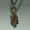Winchester  vadásztöltény hüvely és a béke -medá /steampunk/, Ékszer, óra, Férfiaknak, Medál, Ékszerkészítés, Töltényhüvely ékszer.
Elég nagy ez a Winchester vadásztöltény hüvely amelyet betekertem. Kb 5 cm
Igy..., Meska