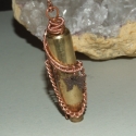 Winchester  vadásztöltény hüvely és a béke -medá /steampunk/, Ékszer, óra, Férfiaknak, Medál, Ékszerkészítés, Töltényhüvely ékszer.
Elég nagy ez a Winchester vadásztöltény hüvely amelyet betekertem. Kb 5 cm
Igy..., Meska