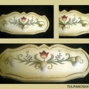 Festett tulipános fogas, Bútor, Magyar motívumokkal, Famegmunkálás, Festett tárgyak, Festett népi fogas törölköző tartó
Méretei:30cmx12cmx8cm
Kérheted más színben és mintával is,..., Meska