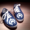Heartshoe - kézzel festett cipő, Baba-mama-gyerek, Szépségápolás, Ruha, divat, cipő, Cipő, papucs, Festett tárgyak, Fotó, grafika, rajz, illusztráció, A cipőre textil festék segítségével, kézzel festve kerül fel a minta.

Igény szerint más színű cipőr..., Meska