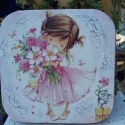 Doboz kis hercegnőknek, Otthon, lakberendezés, Tárolóeszköz, Doboz, Decoupage, szalvétatechnika, Festészet, Tündéri kislány díszíti a doboz tetejét, körülötte repesztést alkalmaztam. 
Ékszer, hajcsatt és más ..., Meska