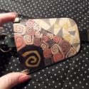 Klimtes kulcstartó , Kulcstartó, Tónusos kékesfekete marhabőr alapon Klimt ihlette saját tervezésű mintákkal díszített behúzós kulcst..., Meska