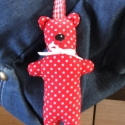 Macis kulcstartó, Baba-mama-gyerek, Táska, Dekoráció, Ruha, divat, cipő, Varrás, 12 cm magas piros pöttyös kulcstartó, ami nem csak kulcstartó. Lehet táskán dísz  vagy zsinóron nyak..., Meska