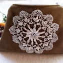 Romantikus hangulatban- bőr neszeszer horgolt csipkével, Táska, Neszesszer, Pénztárca, tok, tárca, Bármely két termék együttes vásárlása esetén, a postaköltségét én állom.

Velúros, nagyon finom tapi..., Meska