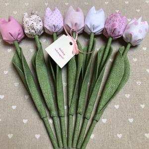 Névnapi textil tulipánok /szett: 7 db/ ajándékkártyával, Otthon & Lakás, Dekoráció, Virágdísz és tartó, Csokor & Virágdísz, Varrás, Egyedi textil TULIPÁNOK eladók. 

A csokor 7 szál tulipánt tartalmaz a képen látható összeállításba..., MESKA