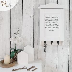 Kulcstartó szekrény, házi áldással, Otthon & Lakás, Dekoráció, Fali és függő dekoráció, Fali kulcstartó, Decoupage, transzfer és szalvétatechnika, Festett tárgyak, Klasszikus házi áldással díszített kulcstartó szekrény.

A fenyőfából, magyar asztalosműhelyben kés..., Meska