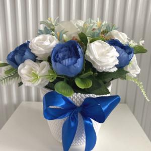 Kék fehér vegyes virágbox, virágcsokor asztaldísz, virágdoboz , virágbox, Otthon & Lakás, Dekoráció, Virágdísz és tartó, Virágbox, virágdoboz, Virágkötés, Szeretettel ajánlom figyelmedbe, ezt a szép  jó minőségű, egyszerű színvilágú  müanyag virágboxot.
..., MESKA