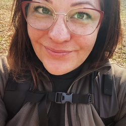 SzabinaHoldfenyMuhely