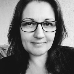 Szatlonekriszta Szatlonekriszta