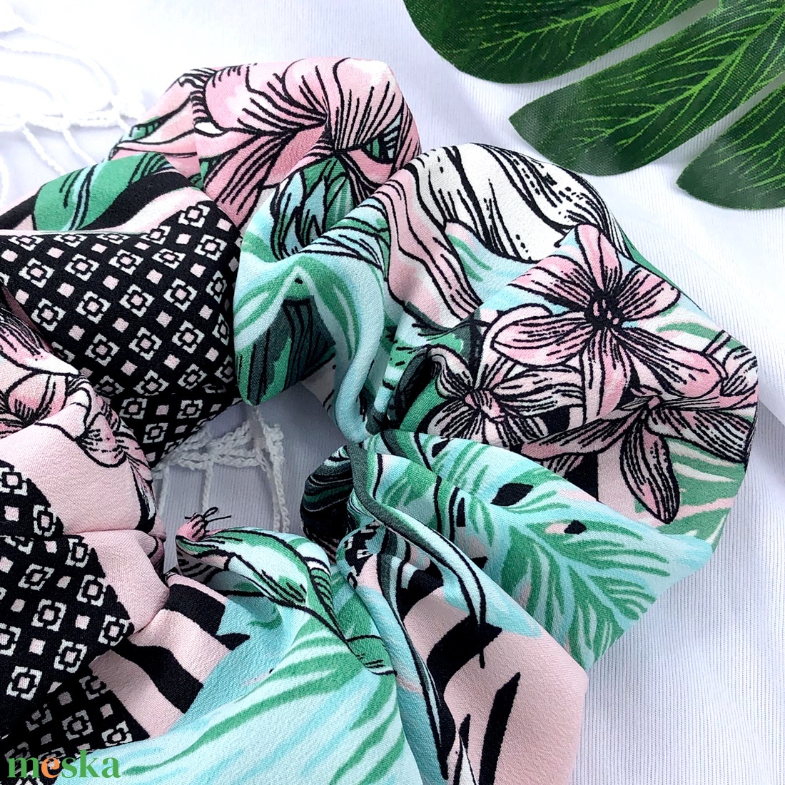 Selyem scrunchie hajgumi, L - Monstera - ruha & divat - hajdísz & hajcsat - hajgumi - Meska.hu Selyem scrunchie hajgumi, L - Monstera - ruha & divat - hajdísz & hajcsat - hajgumi - Meska.hu