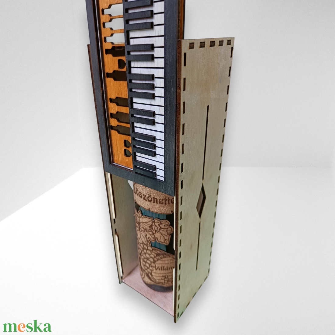 Lézervágott, kézműves bortartó zongora mintával, a bor és a zene szerelmeseinek - otthon & életmód - konyhafelszerelés, tálalás - italos kellékek - boros díszdoboz - Meska.hu