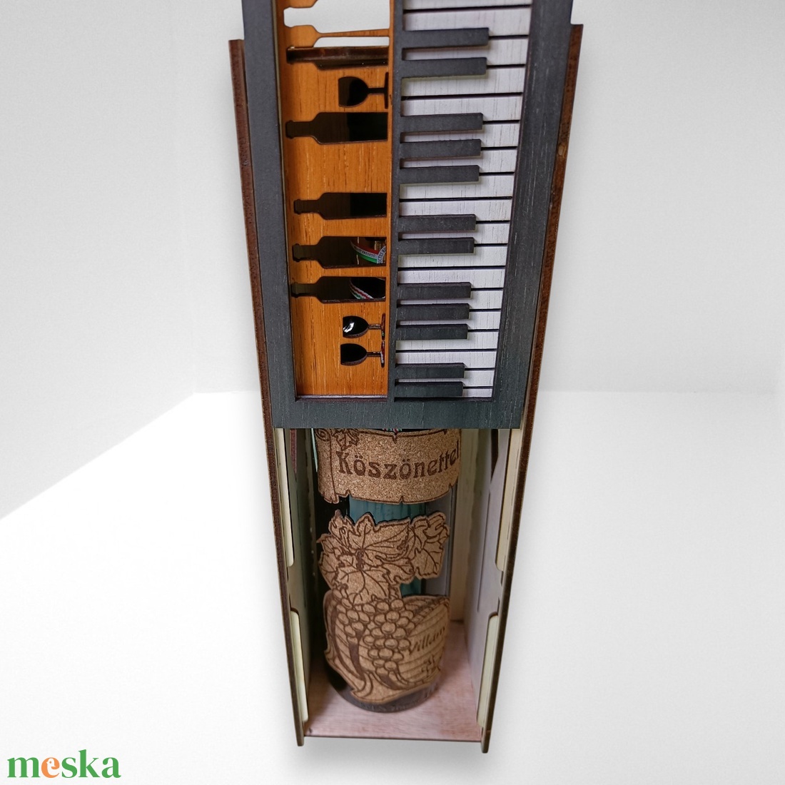 Lézervágott, kézműves bortartó zongora mintával, a bor és a zene szerelmeseinek - otthon & életmód - konyhafelszerelés, tálalás - italos kellékek - boros díszdoboz - Meska.hu