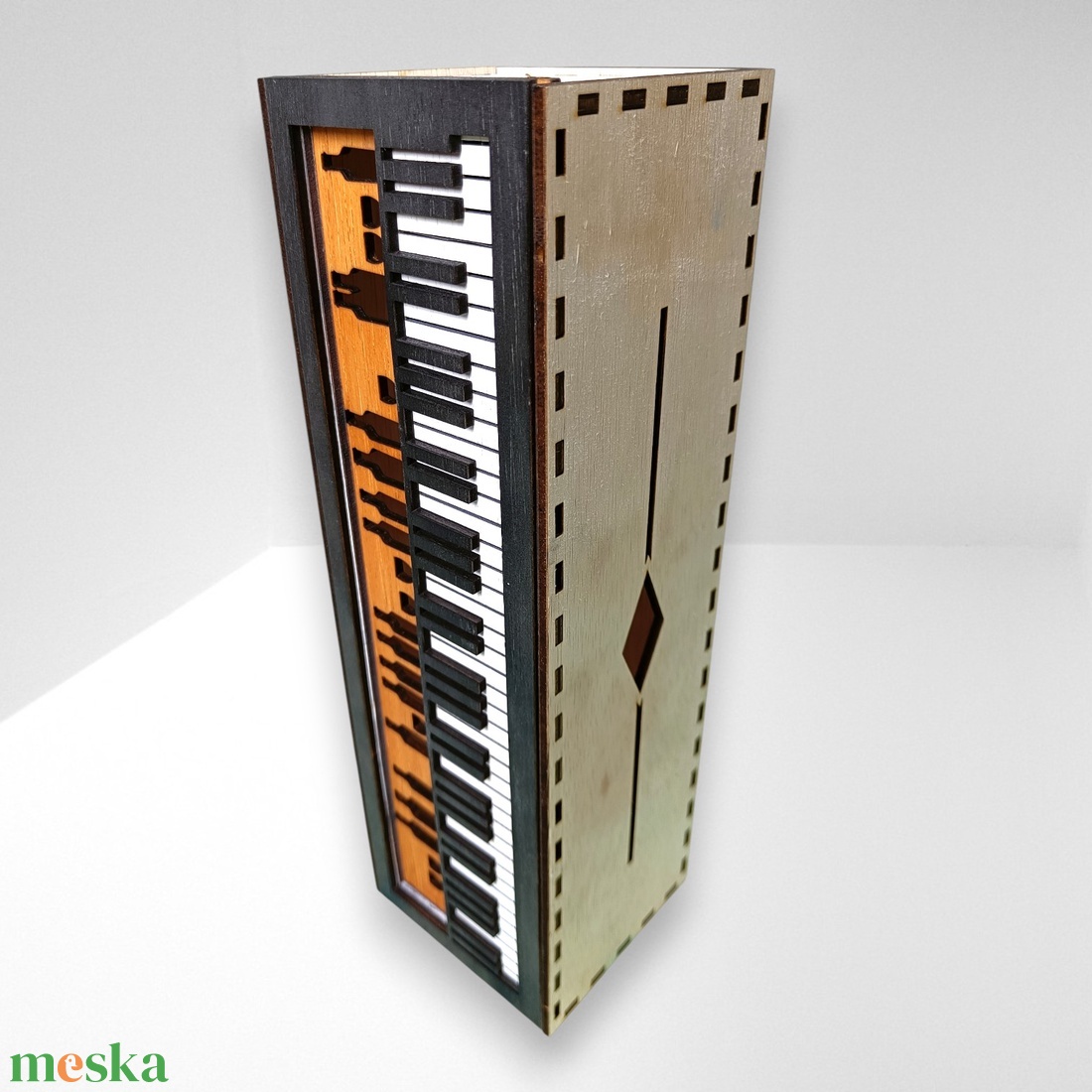 Lézervágott, kézműves bortartó zongora mintával, a bor és a zene szerelmeseinek - otthon & életmód - konyhafelszerelés, tálalás - italos kellékek - boros díszdoboz - Meska.hu
