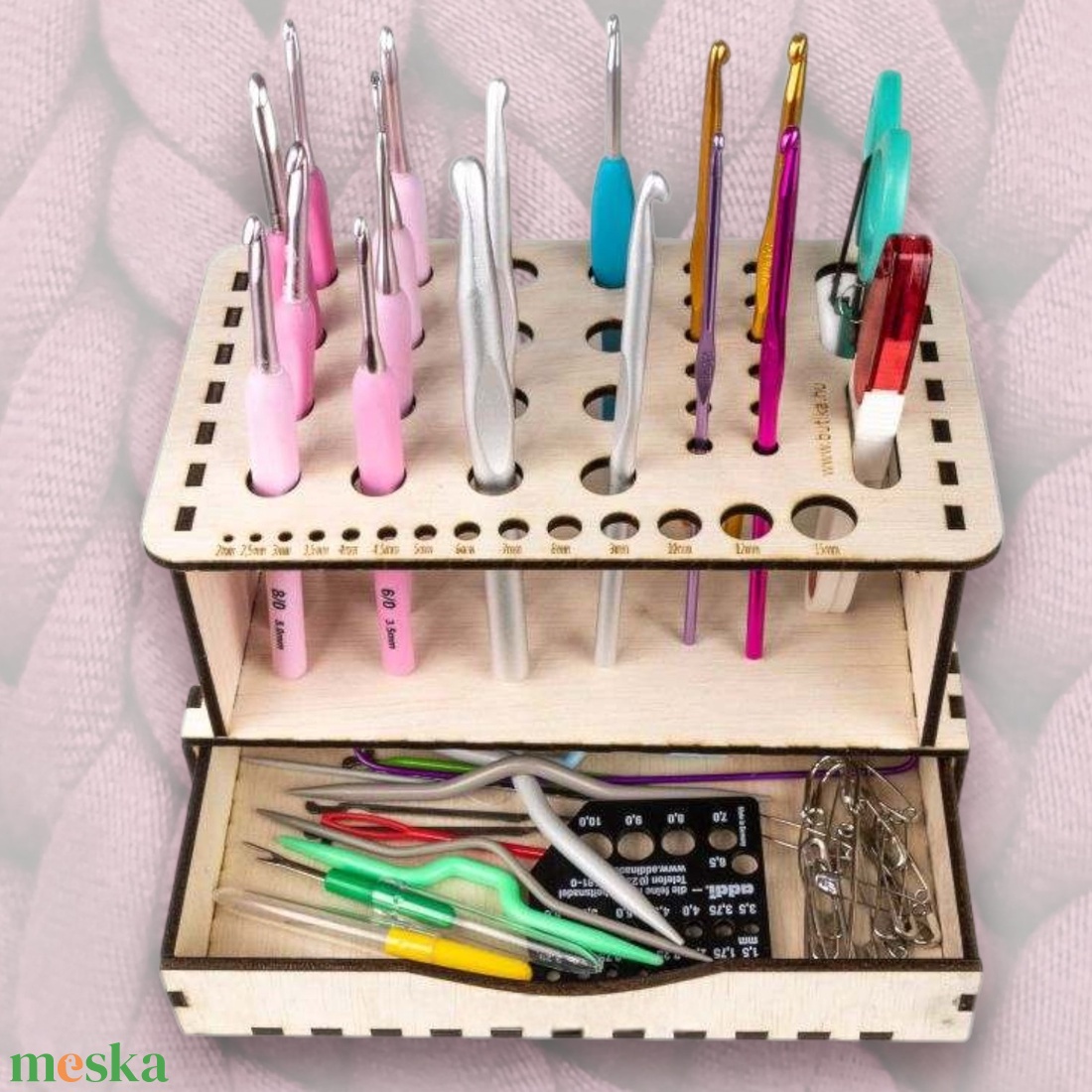 Univerzális horgolótű és eszköz tároló és mérce, 20x12x11cm - kellékek & szerszámok - szerszámok, eszközök - eszköz kötéshez, horgoláshoz - Meska.hu